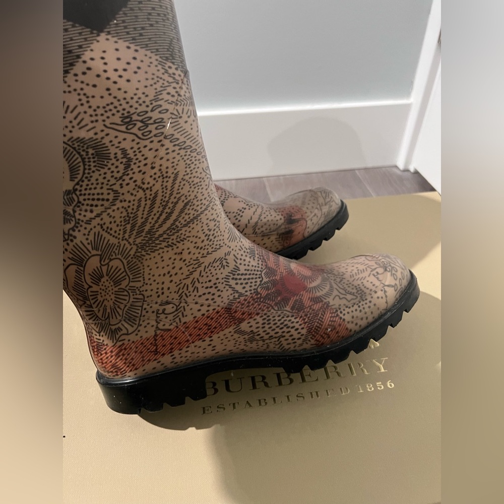 Burberry rain boot - Picture 7 of 8